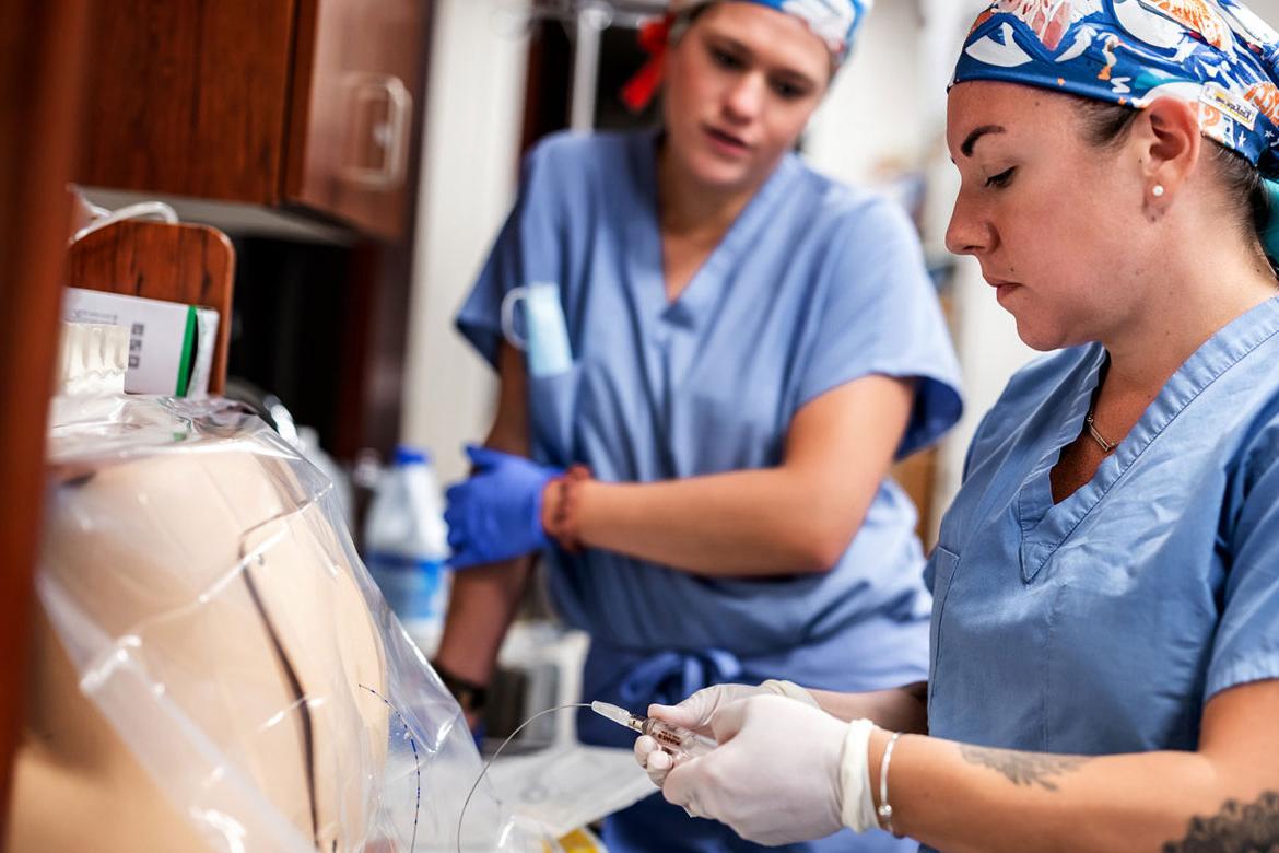 CRNA student practicing